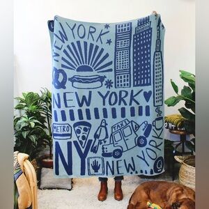 Calhoun & Co New York Knit Throw Blanket - Flat Iron Blue and Navy - NYC Print